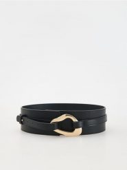Szeroki pasek z klamrą - czarny. Czarne paski damskie Reserved, bez wzorów. W wyprzedaży za 69.99 zł.
