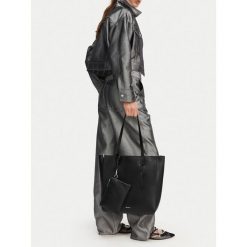 Torebka JENNY. Czarne torebki do ręki damskie Jenny, bez wzorów, bez dodatków. Za 149.99 zł.