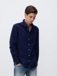 Koszula slim z bawełny egipskiej - granatowy. Niebieskie koszule męskie Reserved, l, bez wzorów, z bawełny, bez kołnierzyka, bez ramiączek. W wyprzedaży za 45.99 zł.