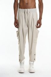 La Haine Inside Us Spodnie | 3M M1247 | Mężczyzna | Beżowy. Brązowe spodnie materiałowe męskie La Haine Inside Us, m, bez wzorów, z gumy, eleganckie. W wyprzedaży za 899.00 zł.