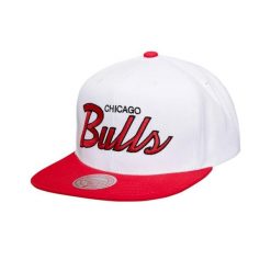 Czapka typu snapback Mitchell & Ness Heritage Script Chicago Bulls. Białe czapki i kapelusze męskie Mitchell & Ness, bez wzorów, eleganckie. Za 198.50 zł.
