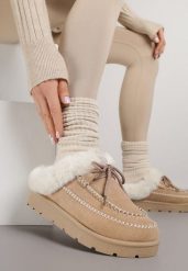 Ciemnobeżowe Niskie Śniegowce z Ozdobnymi Przeszyciami i Futerkiem Ilwedela. Brązowe śniegowce i trapery damskie Born2be, z dzianiny. Za 79.99 zł.