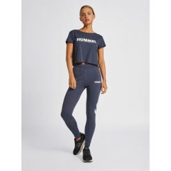 Damska koszulka crop top Hummel Legacy. Niebieskie koszulki sportowe damskie Hummel, m, bez wzorów, bez kołnierzyka, bez ramiączek. Za 91.50 zł.
