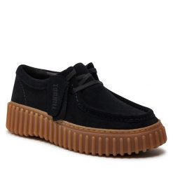 Półbuty Clarks. Czarne półbuty damskie Clarks, bez wzorów, bez obcasa, na płaskiej podeszwie, bez zapięcia. Za 389.99 zł.