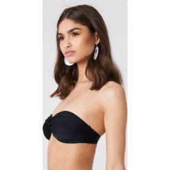 NA-KD Swimwear Góra bikini bandeau z detalem - Black. Bikini damskie marki NA-KD Swimwear. Za 40.95 zł.