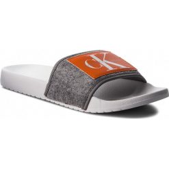 Klapki CALVIN KLEIN JEANS - Val Felt SE8599 Airforce Grey. Szare klapki męskie Calvin Klein Jeans, z jeansu. W wyprzedaży za 189.00 zł.