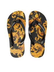 Versace Jeans Couture Japonki 80VA3SQ7 ZSS80 Czarny. Czarne klapki damskie Versace Jeans Couture, bez wzorów, z jeansu, bez obcasa. Za 269.99 zł.