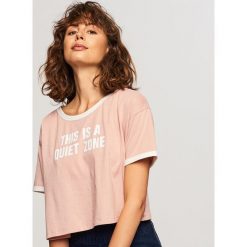 Krótki t-shirt z nadrukiem - Różowy. T-shirty damskie marki DOMYOS. W wyprzedaży za 19.99 zł.