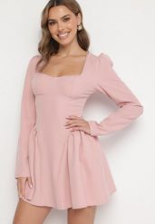 Różowa Koktajlowa Sukienka o Rozkloszowanym Kroju z Falbankami i Gorsetem Farian. Czerwone sukienki damskie Born2be, na spotkanie biznesowe, m, bez wzorów, eleganckie, bez kołnierzyka, bez ramiączek, mini, gorsetowe. Za 139.99 zł.