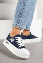Granatowe Trampki na Grubej Podeszwie Ozdobione Sercem i Napisem Lurindia. Niebieskie trampki i tenisówki damskie Born2be, z aplikacjami, z jeansu, eleganckie, bez zapięcia. Za 79.99 zł.