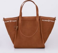 FemeStage Torebka damska Femestage casualowa brązowa. Brązowe torebki do ręki damskie Femestage, bez wzorów, bez dodatków. Za 131.99 zł.