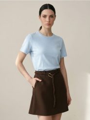 Koszulka z domieszką wiskozy - błękitny. Niebieskie t-shirty damskie Sinsay, l, bez wzorów, z wiskozy, bez kołnierzyka. Za 25.99 zł.