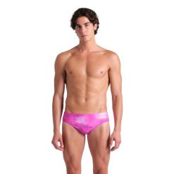 Kąpielówki Arena Swim Briefs Allover. Czerwone kąpielówki męskie Arena, m, bez wzorów, do pływania. Za 129.99 zł.