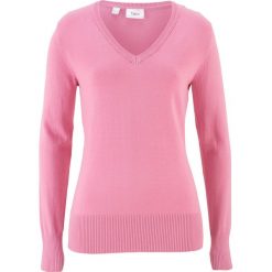 Sweter z dekoltem w serek bonprix jasnoróżowy. Czerwone swetry damskie bonprix, bez wzorów, z dzianiny, casualowe, bez kołnierzyka, bez ramiączek, bez kaptura. Za 59.99 zł.