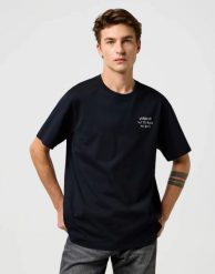 MESKA KOSZULKA WRANGLER EMBROIDERY TEE BLACK 112371489. Czarne t-shirty męskie Wrangler, xl, bez wzorów, bez kołnierzyka. Za 79.99 zł.