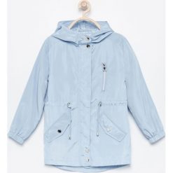 Połyskująca parka - Niebieski. Kurtki i płaszcze dla dziewczynek marki Reserved. Za 79.99 zł.