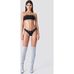 Sahara Ray x NA-KD Dół bikini z oczkami - Black. Bikini damskie marki Sahara Ray x NA-KD. Za 80.95 zł.