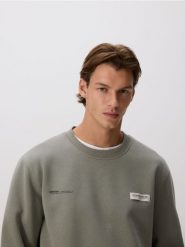 Bluza z naszywką - jasny zielony. Zielone bluzy męskie Reserved, l, z aplikacjami, z bawełny, bez kaptura. Za 119.99 zł.