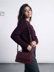 Jednolity sweter - bordowy. Czerwone swetry damskie Sinsay, l, bez wzorów, bez kołnierzyka, bez ramiączek, bez kaptura. Za 49.99 zł.