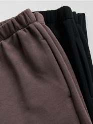 Spodnie z modalem - brązowy. Brązowe spodnie dresowe damskie Reserved, l, bez wzorów, z dzianiny. Za 139.99 zł.