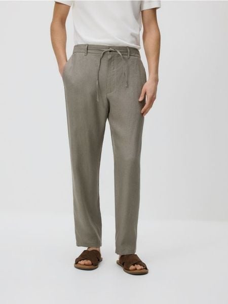 Lniane spodnie chino straight - beżowy. Brązowe spodnie materiałowe męskie Reserved, l, bez wzorów. Za 179.99 zł.
