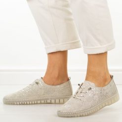 Złote skórzane półbuty damskie Filippo Dp7810/26. Żółte półbuty damskie Filippo, na lato, bez wzorów, z jeansu, casualowe, z okrągłym noskiem, bez obcasa, na płaskiej podeszwie, bez zapięcia. Za 219.00 zł.