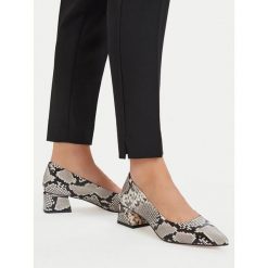 Czółenka Lasocki. Szare czółenka damskie Lasocki, bez wzorów, bez obcasa, bez zapięcia. Za 229.99 zł.