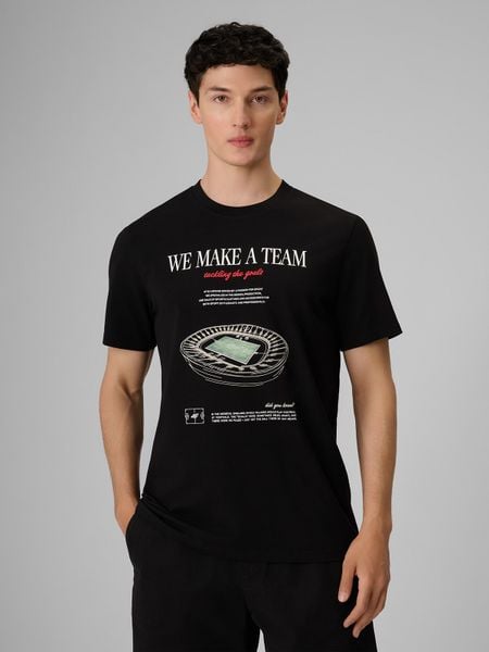 4F T-shirt regular z nadrukiem męski - czarny L. Czarne t-shirty męskie 4f, l, bez wzorów, z bawełny, klasyczne, bez kołnierzyka. Za 79.99 zł.