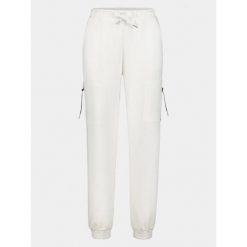 Joggery damskie Luhta Anjala. Białe spodnie dresowe damskie Luhta, xs, bez wzorów, z dresówki. Za 399.00 zł.