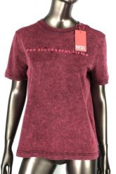 T-shirt damski Diesel T-reg-e4 burgundowy, crew neck, krótki rękaw, 100% bawełna. Czerwone t-shirty damskie Diesel, m, bez wzorów, z bawełny, klasyczne, bez kołnierzyka. Za 301.99 zł.