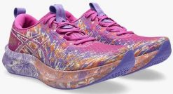 Buty do biegania ASICS Noosa Tri 16 Różowe. Czerwone obuwie sportowe damskie Asics, bez wzorów, do biegania. Za 759.65 zł.