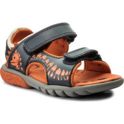 Sandały CLARKS - Rocco Surf 261316787 Navy Combi Leather. Niebieskie sandały chłopięce Clarks, z materiału, bez zapięcia. W wyprzedaży za 149.00 zł.