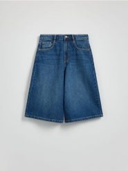 Jeansowe szorty - niebieski. Niebieskie szorty damskie Reserved, bez wzorów, z denimu. W wyprzedaży za 79.99 zł.
