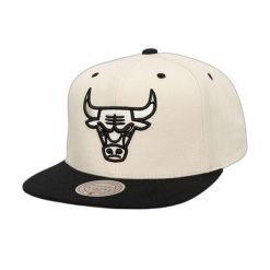 Czapka typu snapback Mitchell & Ness Evergreen Chicago Bulls. Białe czapki i kapelusze męskie Mitchell & Ness, bez wzorów. Za 214.50 zł.