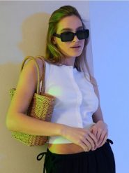 Bawełniana bluzka z guzikami - biały. Białe bluzki damskie Sinsay, l, bez wzorów, z bawełny, bez kołnierzyka, bez ramiączek. Za 19.99 zł.