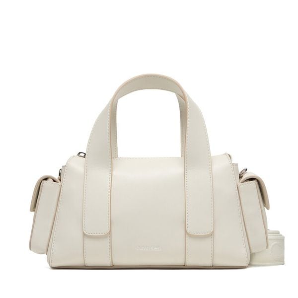 Torebka Calvin Klein. Białe torebki do ręki damskie Calvin Klein, bez wzorów, klasyczne, bez dodatków. Za 489.99 zł.