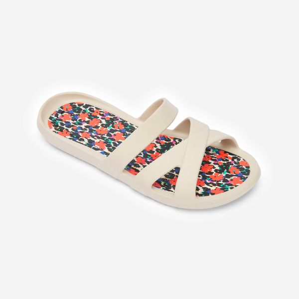 Klapki basenowe damskie Nabaiji Slap 500. Brązowe klapki damskie Decathlon, bez wzorów, z kauczuku, bez obcasa. Za 59.99 zł.