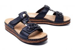 RIEKER 62936-14 blue, klapki damskie. Niebieskie klapki damskie Rieker, bez wzorów, bez obcasa, na koturnie. Za 299.90 zł.
