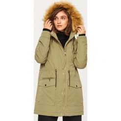 Parka z futerkiem przy kapturze - Khaki. Brązowe parki damskie Reserved. Za 199.99 zł.