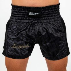 Knockout wicekrese. Czarne krótkie spodenki sportowe męskie KNOCKOUT, bez wzorów, na fitness i siłownię. Za 151.79 zł.