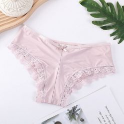 Figi damskie koronkowe z ozdobnymi paseczkami Anfisa. Brązowe figi damskie Intica, m, bez wzorów, z koronki. W wyprzedaży za 59.00 zł.