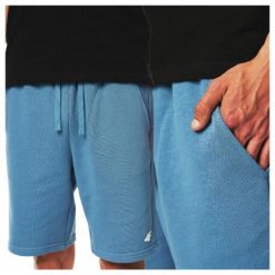 Spodenki dresowe męskie 4F 4FWSS25TSHOM0818. Niebieskie szorty męskie 4f, m, bez wzorów, z bawełny. Za 69.99 zł.