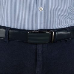 Pasek męski skórzany 3,5 cm klamra automatyczna Beltimore granatowy 03-592 : Kolory - granatowy, Rozmiar pasków - r.115-130 cm. Niebieskie paski damskie bez wzorów, ze skóry, wizytowe. Za 64.99 zł.
