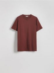 Strukturalny t-shirt regular fit - ciemnobrązowy. Brązowe t-shirty męskie Reserved, l, bez wzorów, z dzianiny, bez kołnierzyka. W wyprzedaży za 49.99 zł.