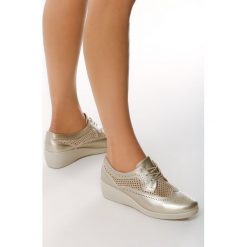 Złote Półbuty Used. Półbuty damskie Born2be. Za 29.99 zł.