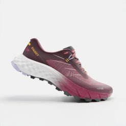 Buty do biegania w terenie damskie Kiprun MT Cushion 2. Fioletowe obuwie sportowe damskie KIPRUN, bez wzorów, z kauczuku, do biegania. W wyprzedaży za 349.99 zł.