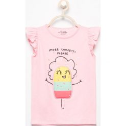 T-shirt z wypukłą aplikacją - Różowy. T-shirty damskie marki bonprix. W wyprzedaży za 14.99 zł.