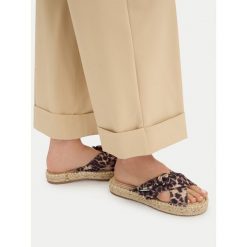 Klapki Liu Jo. Brązowe espadryle damskie Liu Jo, bez wzorów, bez obcasa, bez zapięcia. Za 258.99 zł.