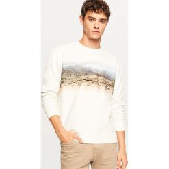Bluza z górzystym nadrukiem - Kremowy. Białe bluzy męskie Reserved, z nadrukiem. Za 69.99 zł.