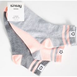 Skarpetki z naszywkami - Różowy. Skarpety damskie Sinsay. W wyprzedaży za 6.99 zł.